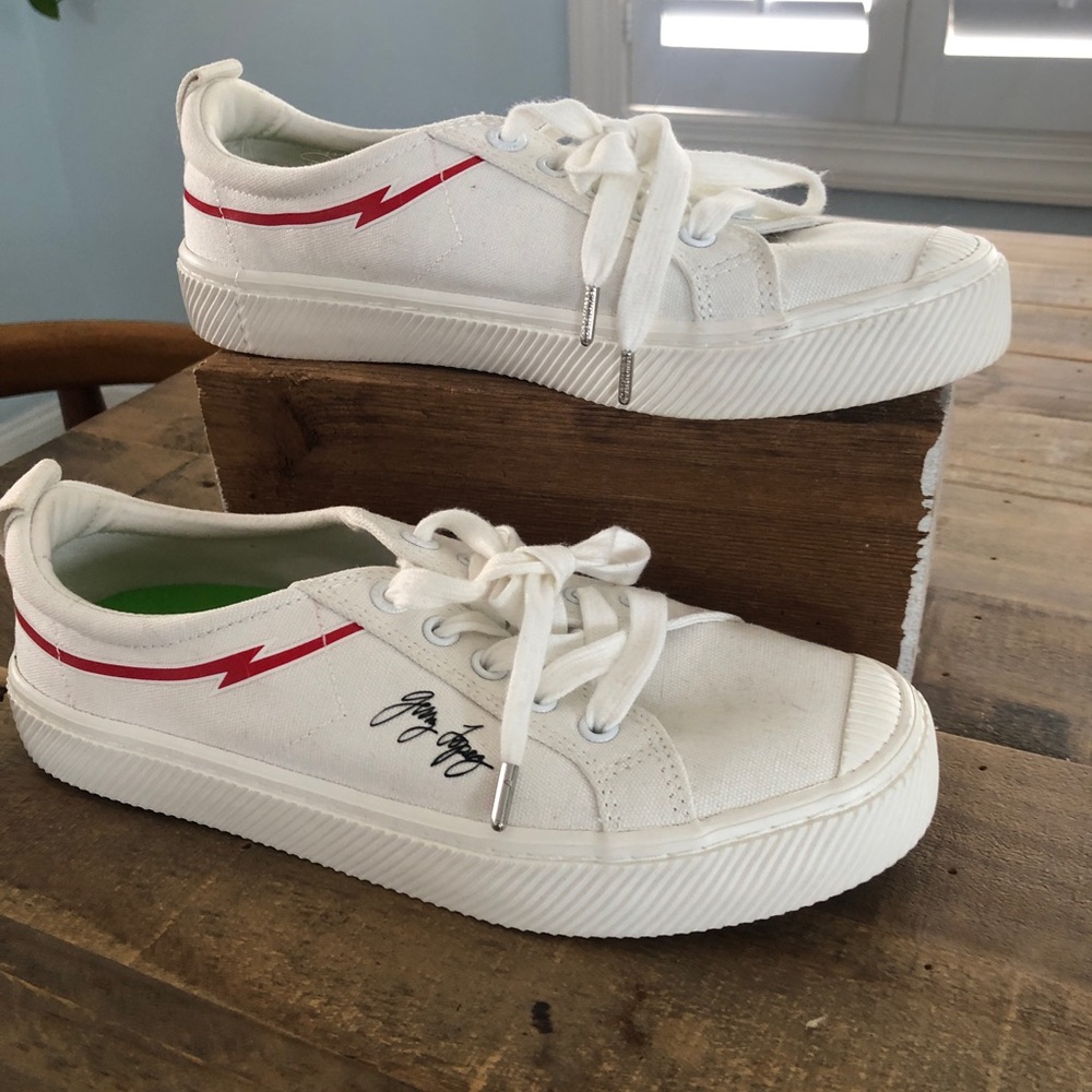 Cariuma Gerry Lopez Off-White Canvas
OCA LOW